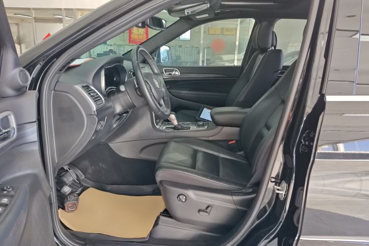 Used Jeep Grand Cherokee 2020 3.0L Professional Navigation Edition Interior 3