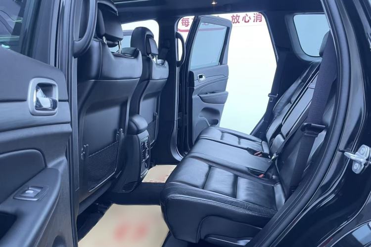 Used Jeep Grand Cherokee 2020 3.0L Professional Navigation Edition Interior 3