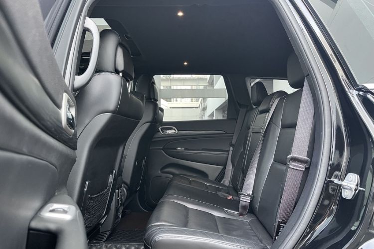 Used Jeep Grand Cherokee 2020 3.0L Professional Navigation Edition Interior 3