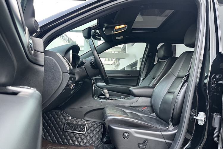 Used Jeep Grand Cherokee 2020 3.0L Professional Navigation Edition Interior 4