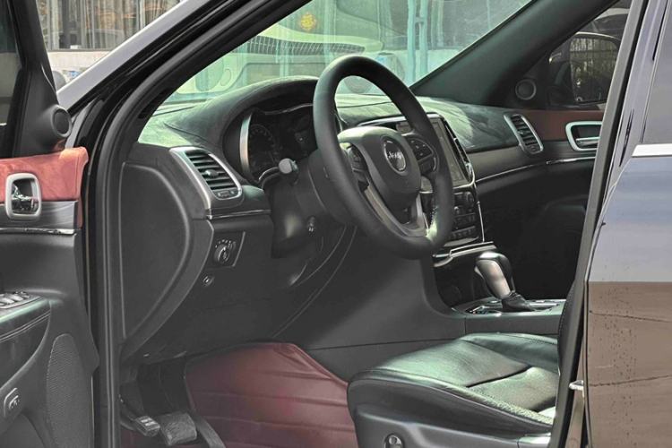 Used Jeep Grand Cherokee 2020 3.0L Elite Navigation Edition Interior 4