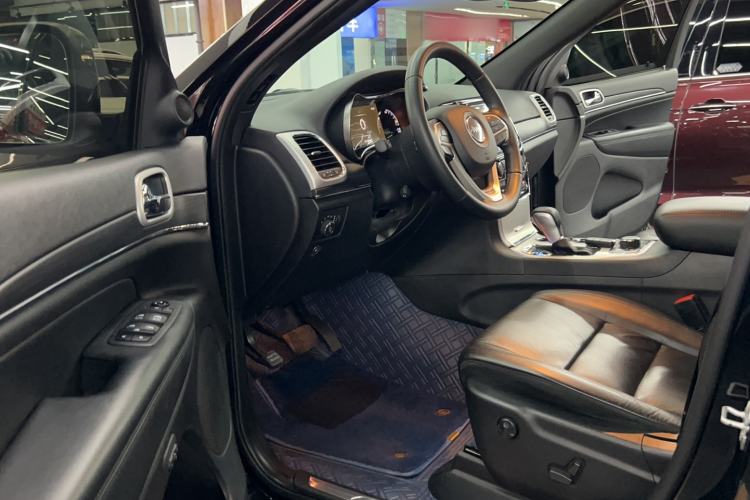 Used Jeep Grand Cherokee 2020 3.0L Elite Navigation Edition Interior 4