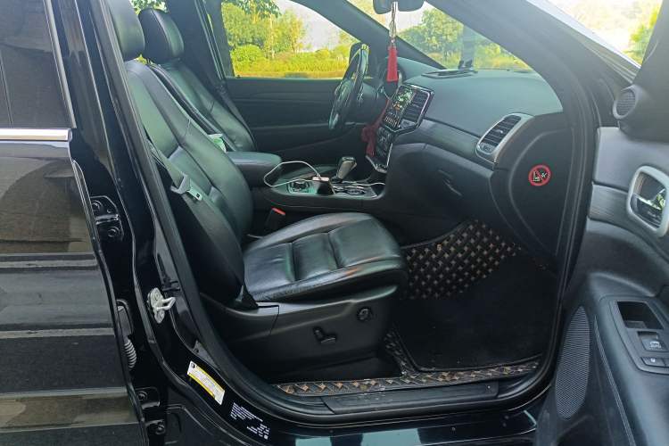 Used Jeep Grand Cherokee 2020 3.0L Professional Navigation Edition Interior 5