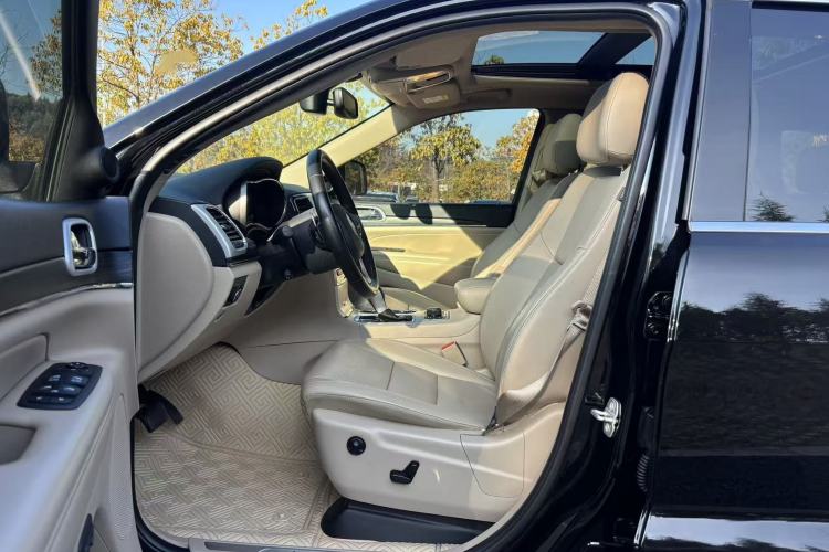 Used Jeep Grand Cherokee 2020 3.0L Elite Navigation Edition Interior 5
