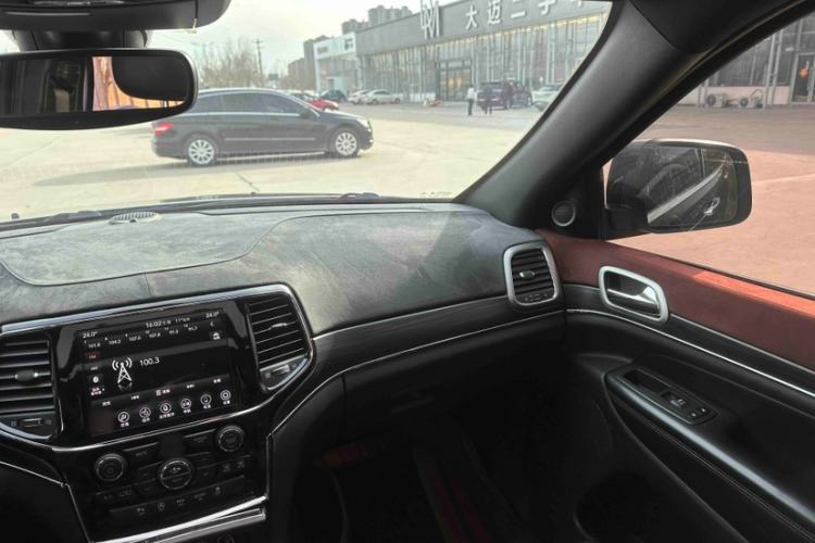 Used Jeep Grand Cherokee 2020 3.0L Elite Navigation Edition Interior 5