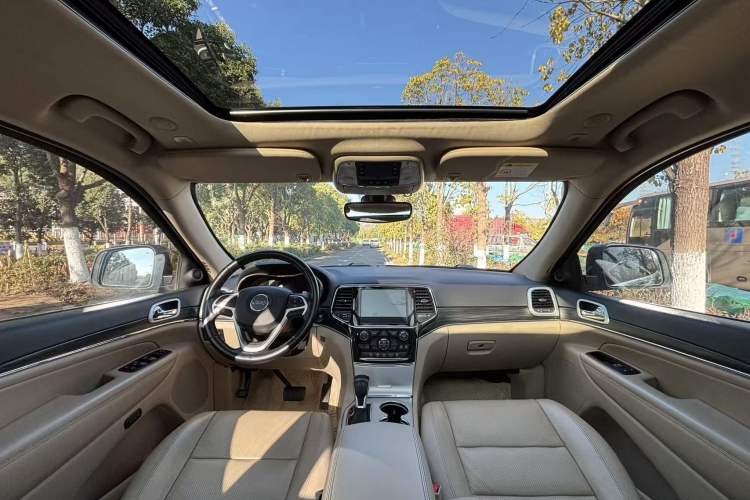 Used Jeep Grand Cherokee 2020 3.0L Elite Navigation Edition Interior 6