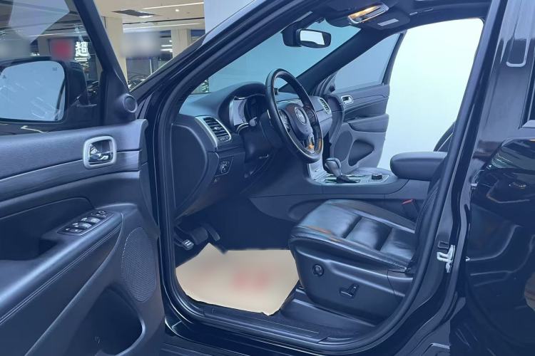 Used Jeep Grand Cherokee 2020 3.0L Professional Navigation Edition Interior 7