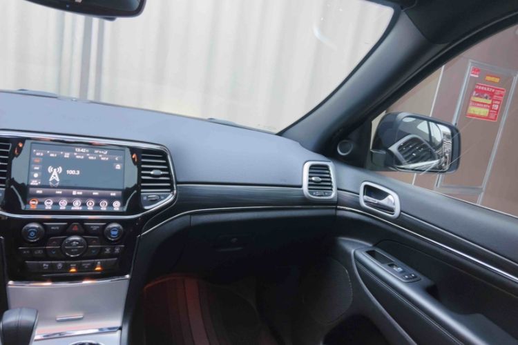 Used Jeep Grand Cherokee 2020 3.0L Elite Navigation Edition Interior 7