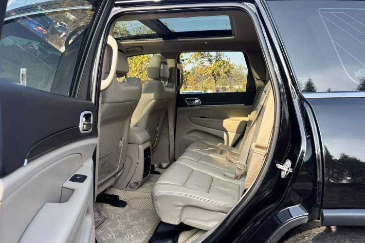 Used Jeep Grand Cherokee 2020 3.0L Elite Navigation Edition Interior 7