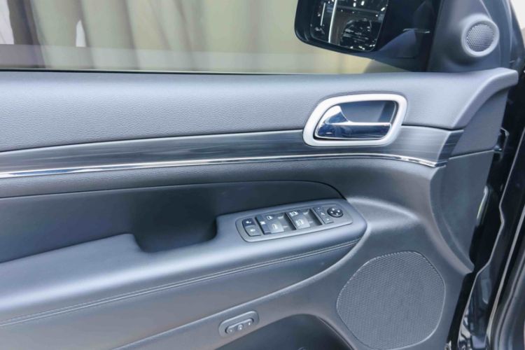 Used Jeep Grand Cherokee 2020 3.0L Elite Navigation Edition Interior 8