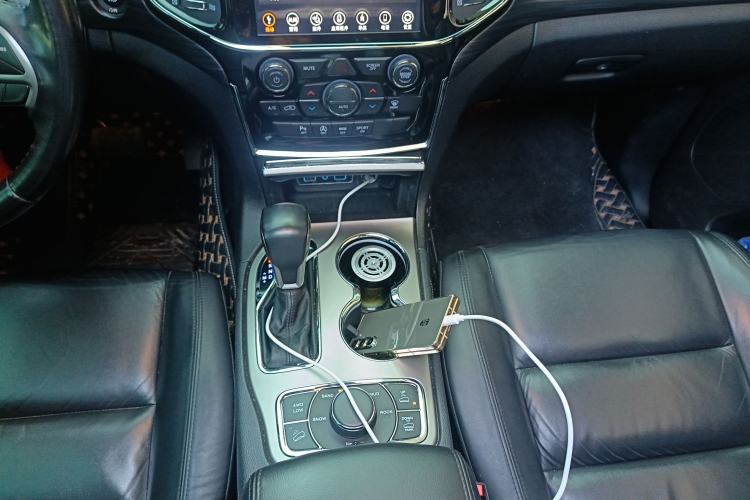 Used Jeep Grand Cherokee 2020 3.0L Professional Navigation Edition Interior 9
