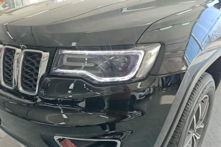 Used Jeep Grand Cherokee 2020 3.0L Professional Navigation Edition Left Front Headlight