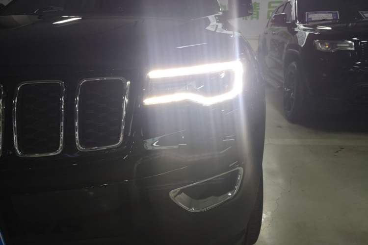 Used Jeep Grand Cherokee 2020 3.0L Elite Navigation Edition Left Front Headlight