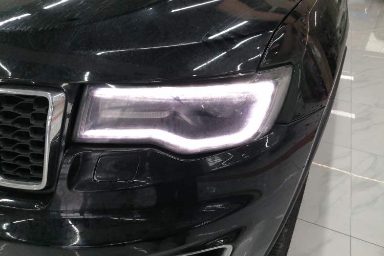 Used Jeep Grand Cherokee 2020 3.0L Professional Navigation Edition Left Front Headlight