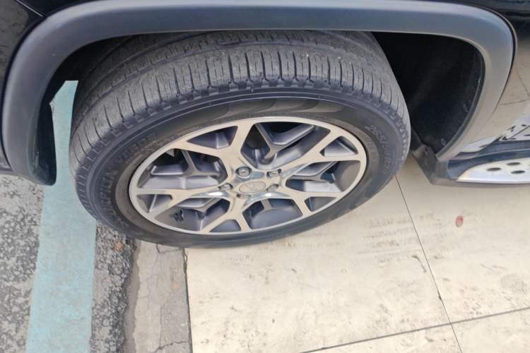 Used Jeep Grand Cherokee 2020 3.0L Elite Navigation Edition Left Front Wheel Hub