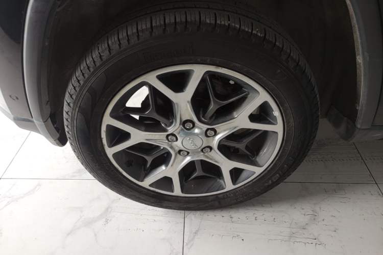 Used Jeep Grand Cherokee 2020 3.0L Elite Navigation Edition Left Front Wheel Hub