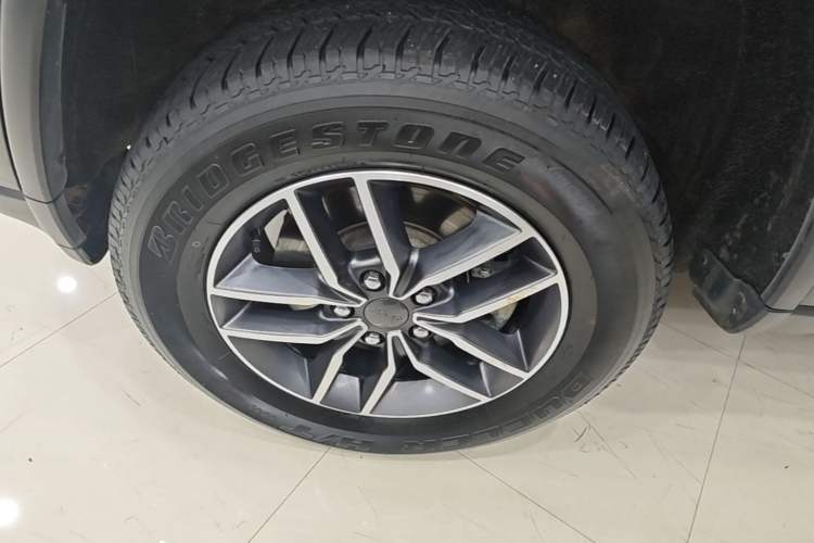 Used Jeep Grand Cherokee 2020 3.0L Professional Navigation Edition Left Front Wheel Hub