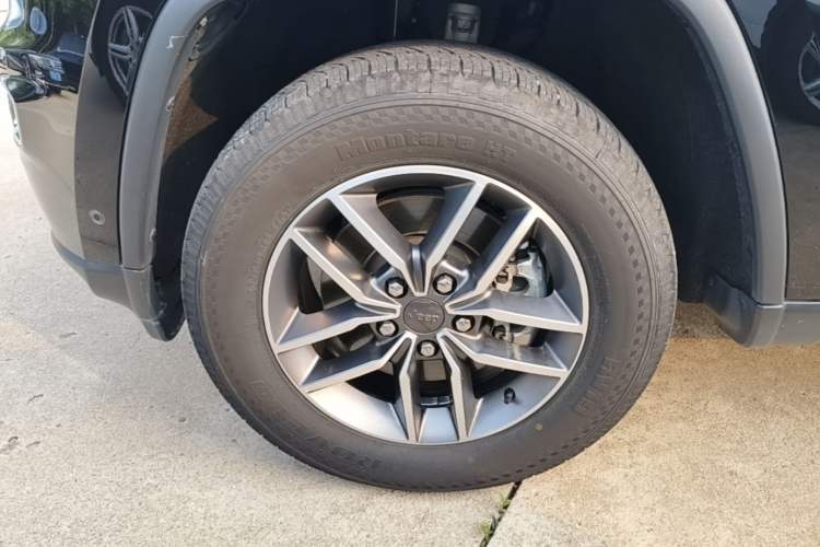 Used Jeep Grand Cherokee 2020 3.0L Professional Navigation Edition Left Front Wheel Hub