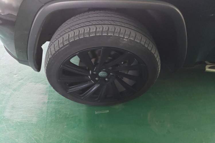 Used Jeep Grand Cherokee 2020 3.0L Professional Navigation Edition Left Front Wheel Hub