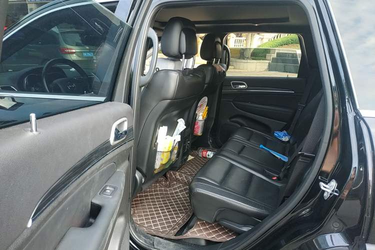 Used Jeep Grand Cherokee 2020 3.0L Elite Navigation Edition Left Rear Seat