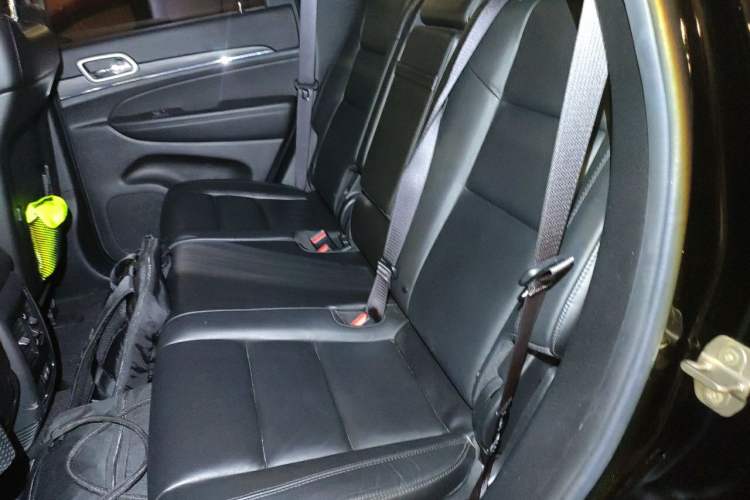 Used Jeep Grand Cherokee 2020 3.6L Elite Navigation Edition Left Rear Seat