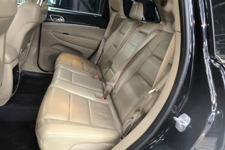 Used Jeep Grand Cherokee 2020 3.0L Elite Navigation Edition Left Rear Seat
