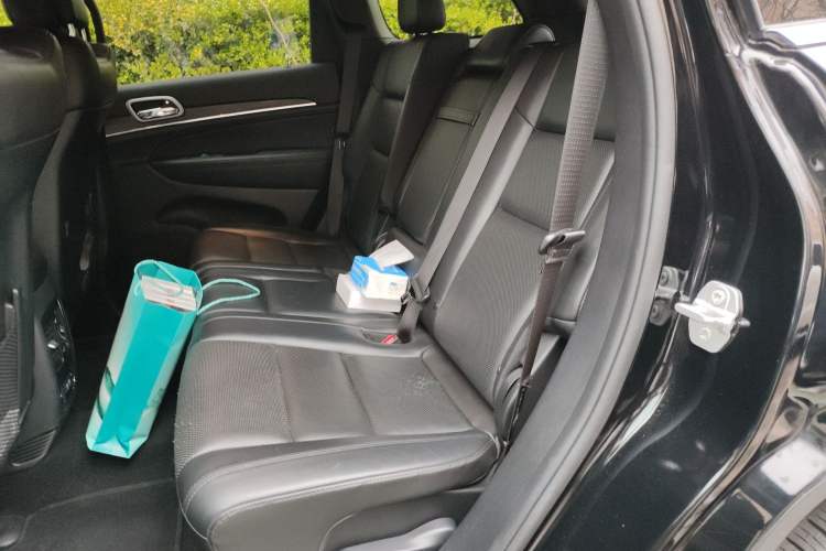 Used Jeep Grand Cherokee 2020 3.0L Elite Navigation Edition Left Rear Seat