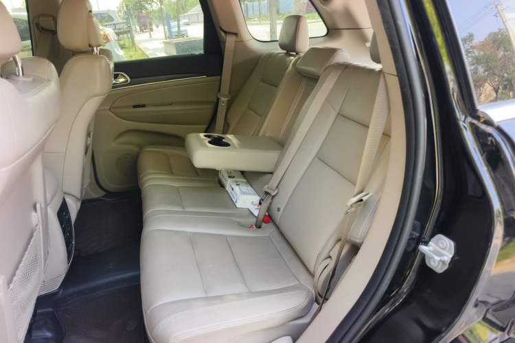 Used Jeep Grand Cherokee 2020 3.0L Elite Navigation Edition Left Rear Seat