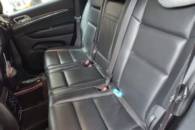Used Jeep Grand Cherokee 2020 3.0L Elite Navigation Edition Left Rear Seat