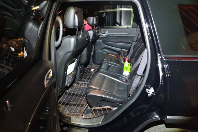 Used Jeep Grand Cherokee 2020 3.0L Elite Navigation Edition Left Rear Seat