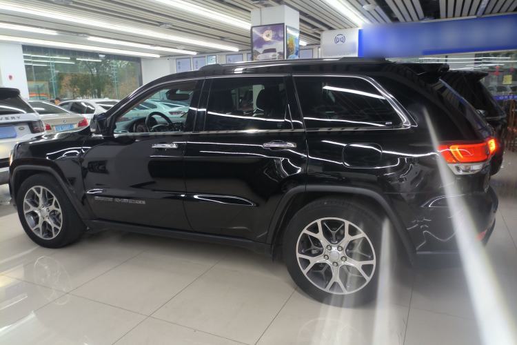 Used Jeep Grand Cherokee 2020 3.0L Elite Navigation Edition Left Side