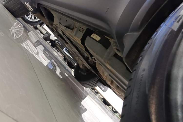 Used Jeep Grand Cherokee 2020 3.0L Professional Navigation Edition Left Side Sill