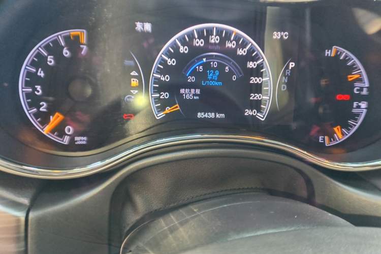 Used Jeep Grand Cherokee 2020 3.0L Elite Navigation Edition Odometer Close Up