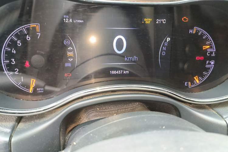 Used Jeep Grand Cherokee 2020 3.0L Elite Navigation Edition Odometer Close Up