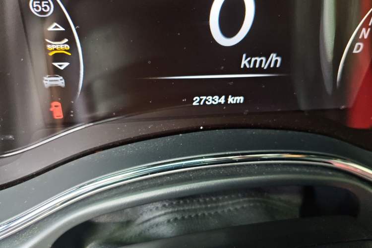 Used Jeep Grand Cherokee 2020 3.0L Elite Navigation Edition Odometer Close Up