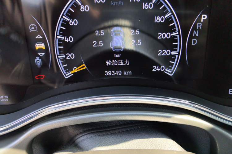 Used Jeep Grand Cherokee 2020 3.0L Elite Navigation Edition Odometer Close Up