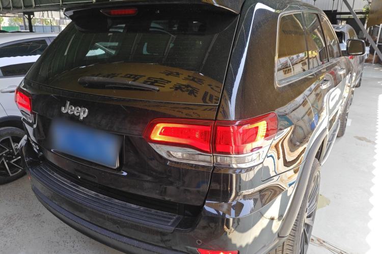 Used Jeep Grand Cherokee 2020 3.0L Professional Navigation Edition Rear Right 45 Deg