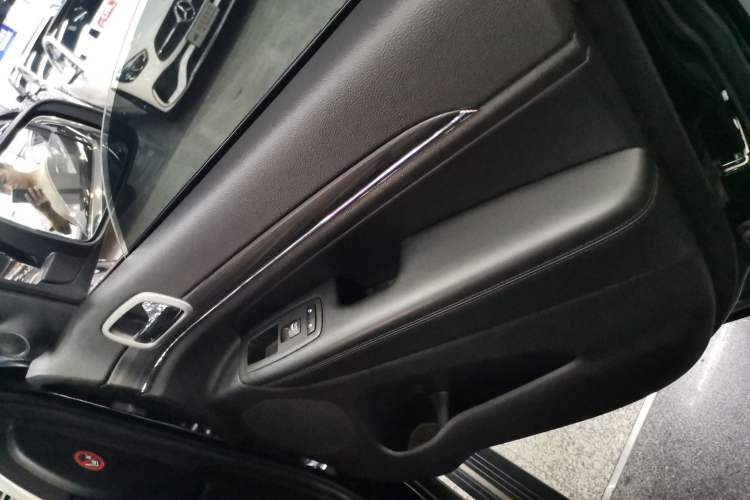 Used Jeep Grand Cherokee 2020 3.0L Elite Navigation Edition Right Front Door Interior