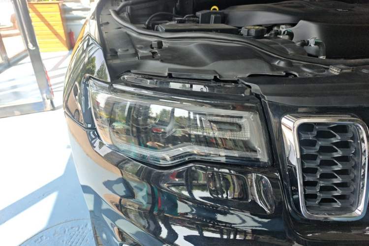 Used Jeep Grand Cherokee 2020 3.6L Elite Navigation Edition Right Front Headlight