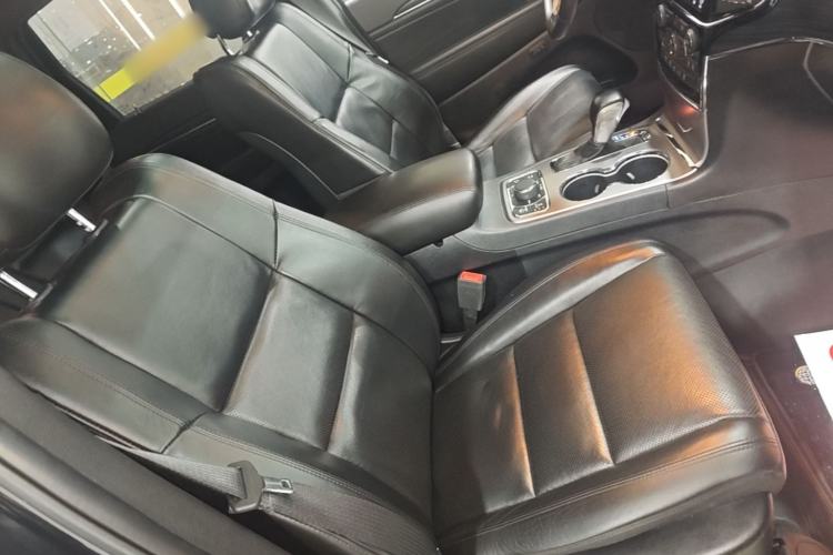Used Jeep Grand Cherokee 2020 3.0L Elite Navigation Edition Right Front Seat
