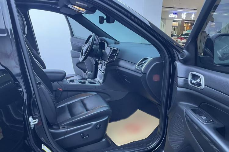 Used Jeep Grand Cherokee 2020 3.0L Professional Navigation Edition Right Front Seat