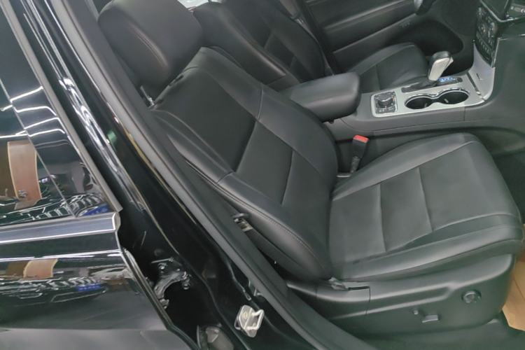 Used Jeep Grand Cherokee 2020 3.0L Elite Navigation Edition Right Front Seat
