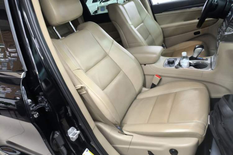 Used Jeep Grand Cherokee 2020 3.0L Elite Navigation Edition Right Front Seat