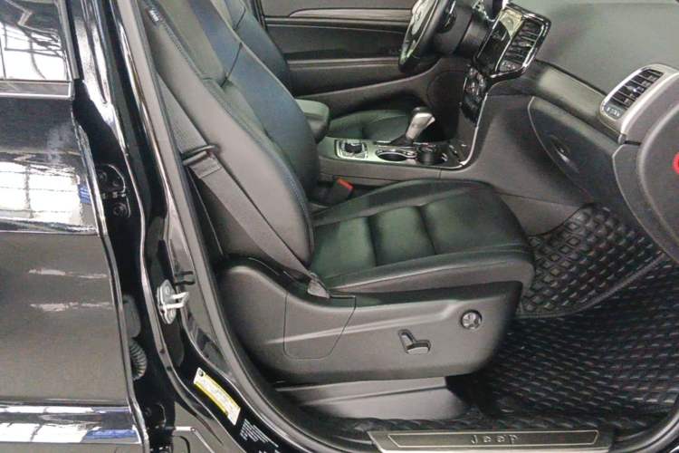 Used Jeep Grand Cherokee 2020 3.0L Professional Navigation Edition Right Front Seat