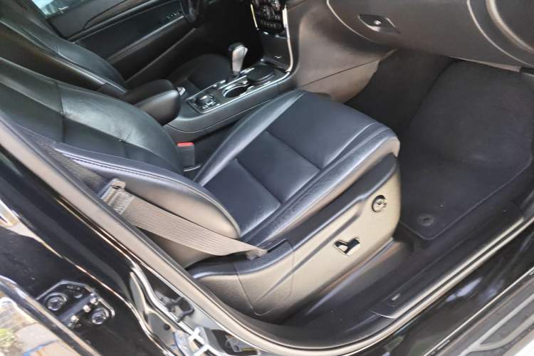 Used Jeep Grand Cherokee 2020 3.0L Professional Navigation Edition Right Front Seat
