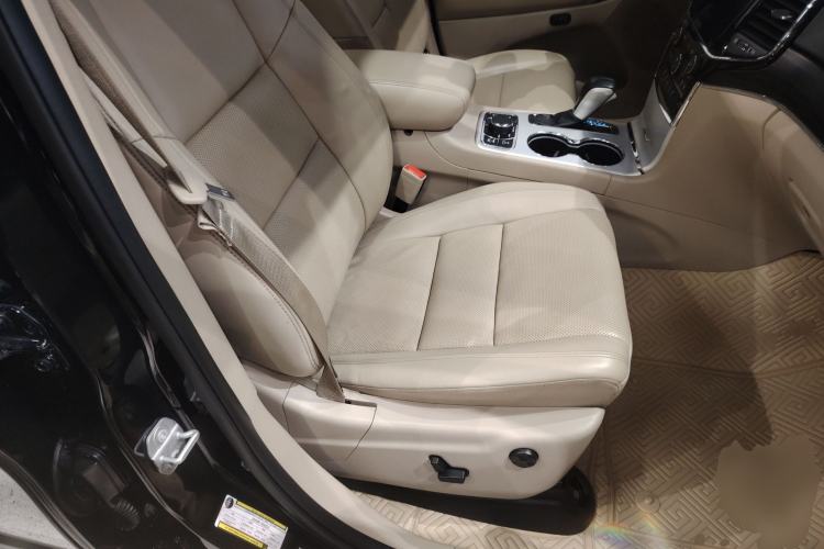 Used Jeep Grand Cherokee 2020 3.0L Elite Navigation Edition Right Front Seat