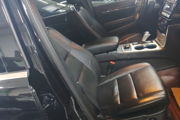 Used Jeep Grand Cherokee 2020 3.0L Elite Navigation Edition Right Front Seat