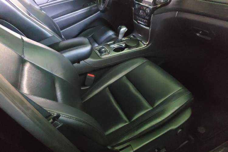 Used Jeep Grand Cherokee 2020 3.0L Professional Navigation Edition Right Front Seat
