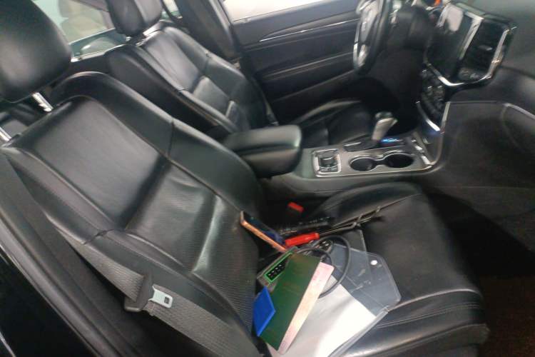 Used Jeep Grand Cherokee 2020 3.0L Elite Navigation Edition Right Front Seat