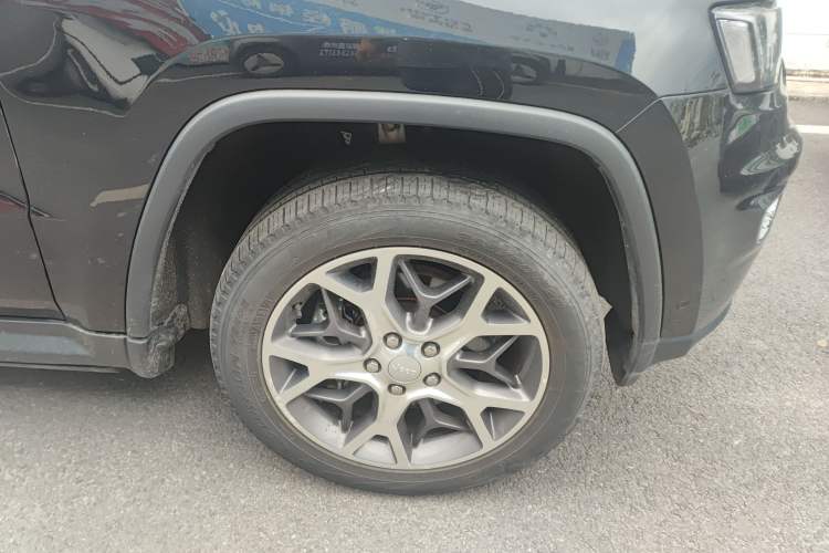 Used Jeep Grand Cherokee 2020 3.0L Elite Navigation Edition Right Front Wheel Hub